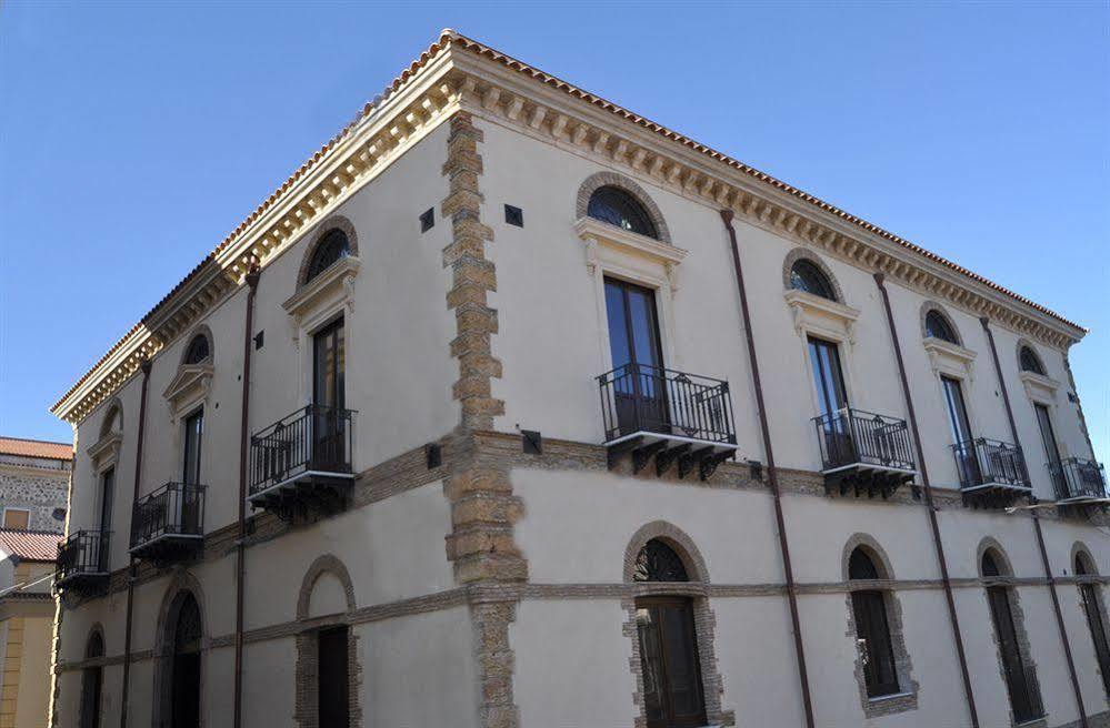 Hotel Palazzo Fortunato Sant'Agata di Militello Exterior foto